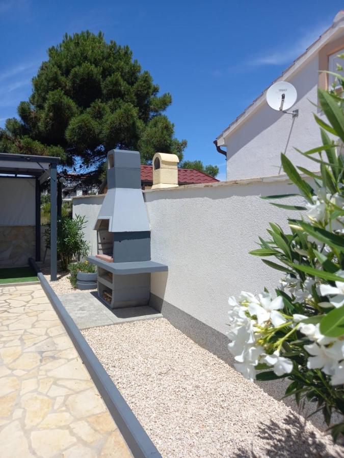 Apartmani Nella Vir Buitenkant foto
